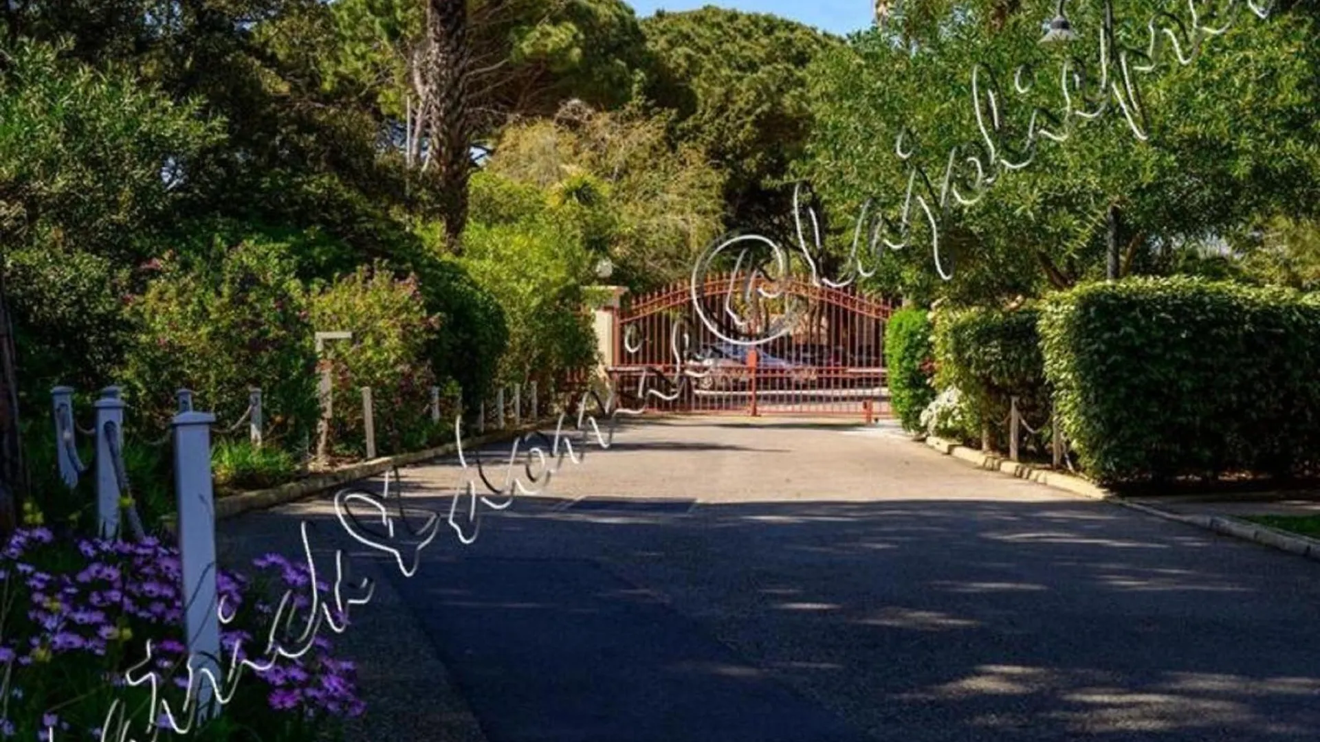 Magnifique Parc De La Presqu'Ile Avec Piscine Et Plage Face A Porquerolles ! Hyeres France