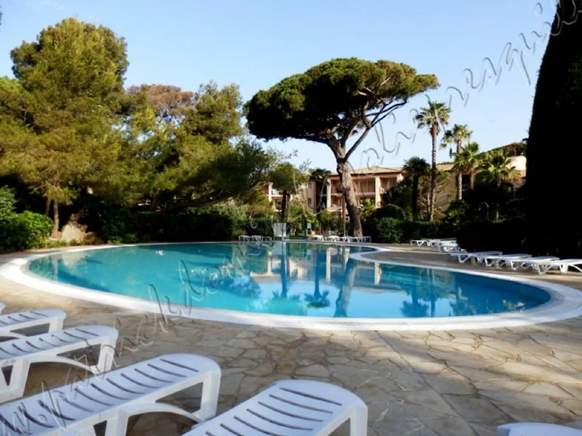Magnifique Parc De La Presqu\'Ile Avec Piscine Et Plage Face A Porquerolles ! location
