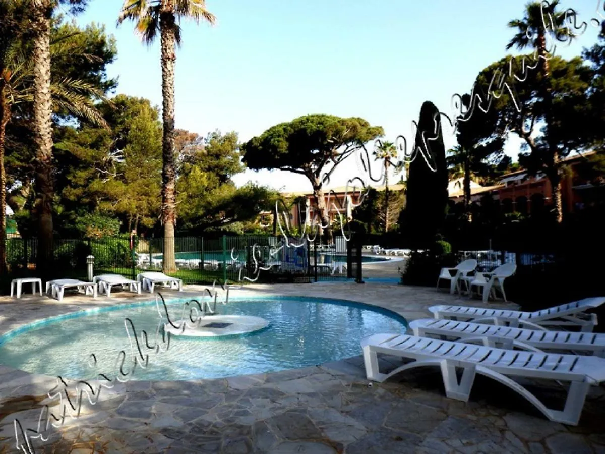 Magnifique Parc De La Presqu'Ile Avec Piscine Et Plage Face A Porquerolles ! Hyeres 0*,  France